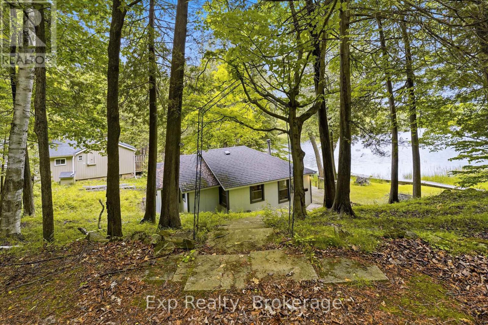 Residential in Frontenac (Frontenac South) 3
