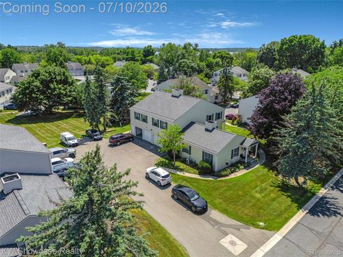 1424 Harbor Dr, Walled Lake, MI, 48390-3632 | Card Image