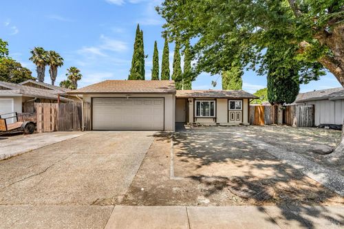 1607 California Dr, Vacaville, CA, 95687-6511 | Card Image