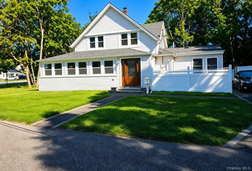 165 Cedar St, Amityville, NY, 11701-3116 | Card Image