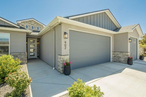 902 Cresthaven Dr, Fruita, CO, 81521-8431 | Card Image