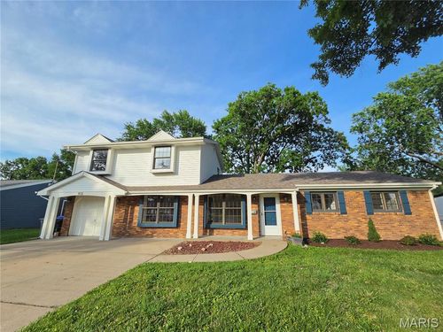902 Jacobs Ln, O Fallon, MO, 63366-1735 | Card Image