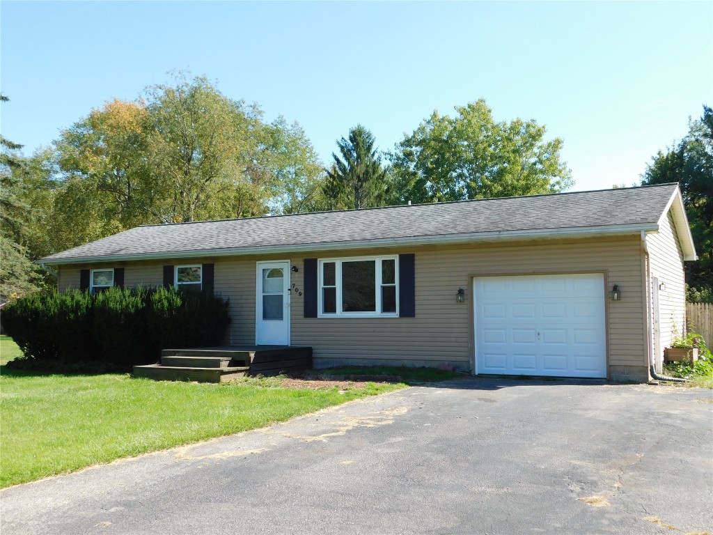 Pineview Dr, Edinboro, PA 16412