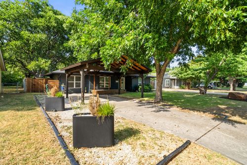 702 Crescent St, Denton, TX, 76201-2810 | Card Image