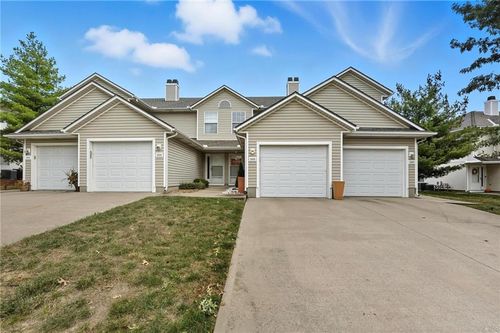 1335 Se Broadway Cir, Lees Summit, MO, 64081-3294 | Card Image