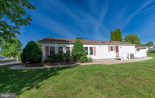 201 Village Way, ROYERSFORD, PA, 19468-3417 | Card Image