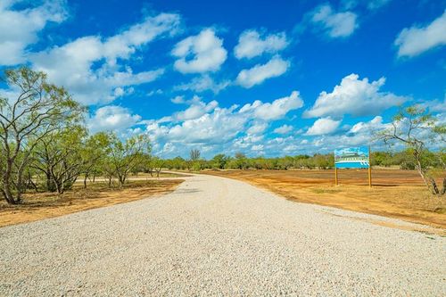 51-51 Baxter Blvd, Fredericksburg, TX, 78624 | Card Image