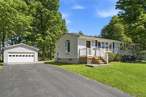 34 Crescent Dr, Akron, NY, 14001-1523 | Card Image