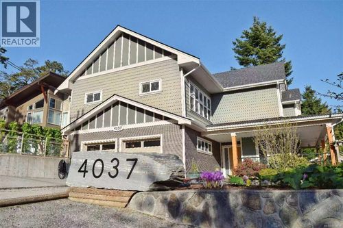 4037 Nelthorpe St, Victoria, BC, V8X2A2 | Card Image
