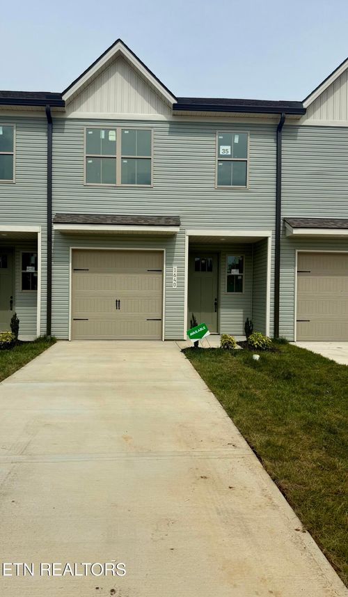 1640 Bennett Village Dr, Maryville, TN, 37804-2202 | Card Image