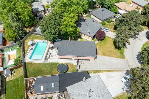 854 Antonio St, Pickering, ON, L1W1T3 | Card Image