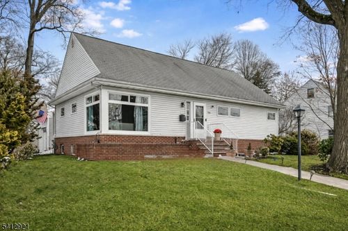 381 Dogwood Dr, Union, NJ, 07083-7818 | Card Image
