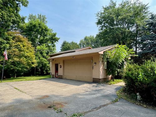 11343 Horton Rd, Goodrich, MI, 48438-9498 | Card Image