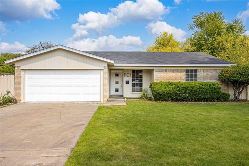 1101 Dublin Dr, Fort Worth, TX, 76134-2214 | Card Image