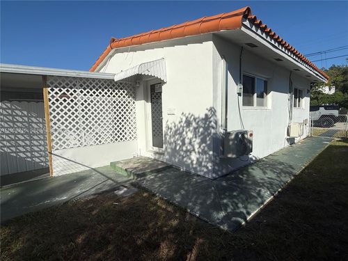 front-1122 Nw 32nd Ct, Miami, FL, 33125-2823 | Card Image
