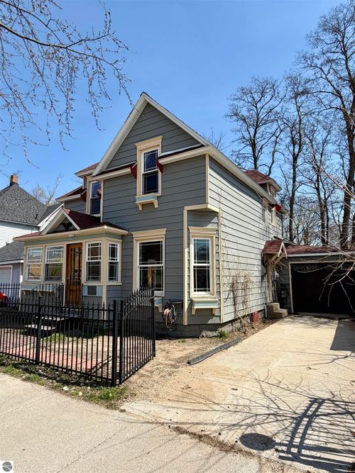 803 Cass St, Traverse City, MI, 49684-3262 | Card Image