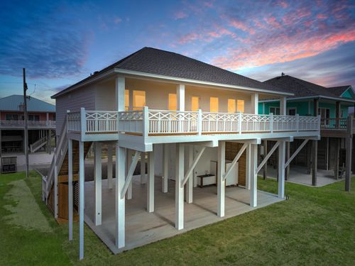 2584 Whitecap, Crystal Beach, TX, 77650 | Card Image