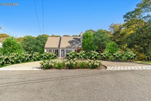 40 Waterfield Rd, Osterville, MA, 02655-1513 | Card Image
