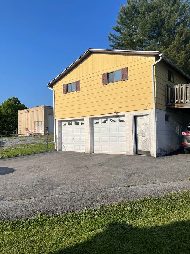 2 car garage | Image 17