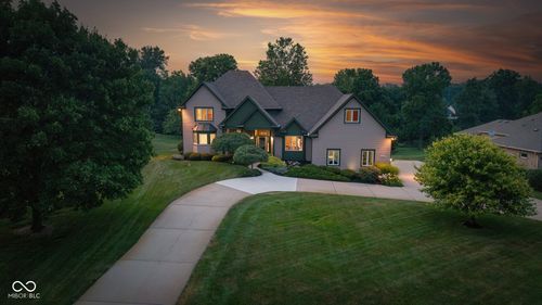 10196 Lakewood Dr, Zionsville, IN, 46077-9407 | Card Image