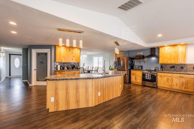1300 N Big Tree Ln, House other with 4 bedrooms, 3 bathrooms and 4 parking in Kuna ID | Image 7