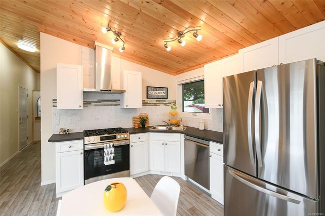 3 - 2625 Mansfield Dr, House other with 2 bedrooms, 1 bathrooms and 2 parking in Courtenay BC | Image 10