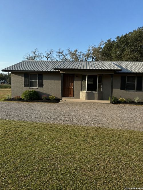 1012 E San Marcos St, Pearsall, TX, 78061-4325 | Card Image
