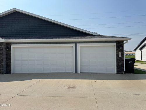201 Kenner Loop, Bismarck, ND, 58504 | Card Image