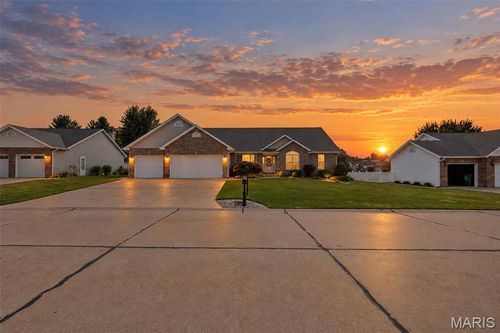 1805 Summerfield Ln, Godfrey, IL, 62035-5600 | Card Image