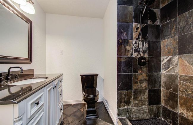 Primary bathroom. | Image 8