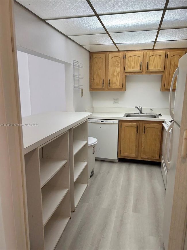 APT-205 - 4154 Inverrary Dr, Condo with 1 bedrooms, 2 bathrooms and null parking in Lauderhill FL | Image 4
