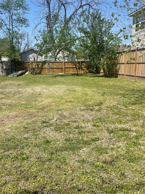 703 North Loop, Houston, TX, 77022-5837 | Card Image