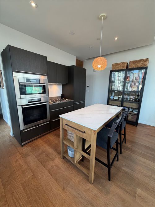 apt-2013-210 Lavaca St, Austin, TX, 78701-4584 | Card Image