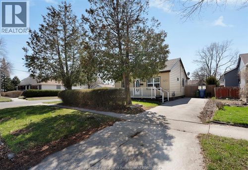 2497 Chandler Rd, Windsor, ON, N8W4A7 | Card Image