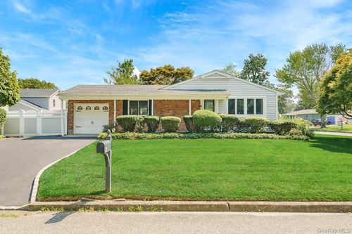 4 Oak St, Brookhaven, NY, 11719-9692 | Card Image