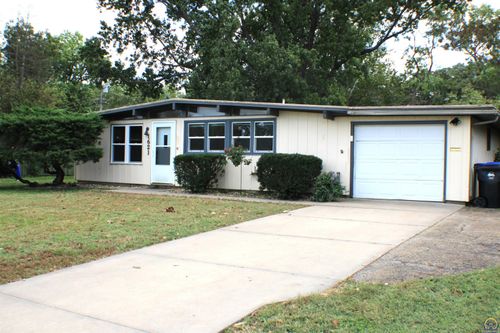 1621 Sw 24th St, Topeka, KS, 66611-1501 | Card Image