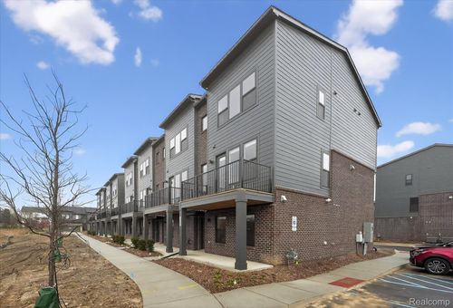 30-2125 Evergreen Dr, Ann Arbor, MI, 48108 | Card Image