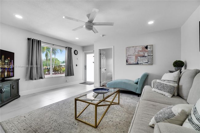 617 Nw 30th Ct, House other with 3 bedrooms, 3 bathrooms and null parking in Wilton Manors FL | Image 2