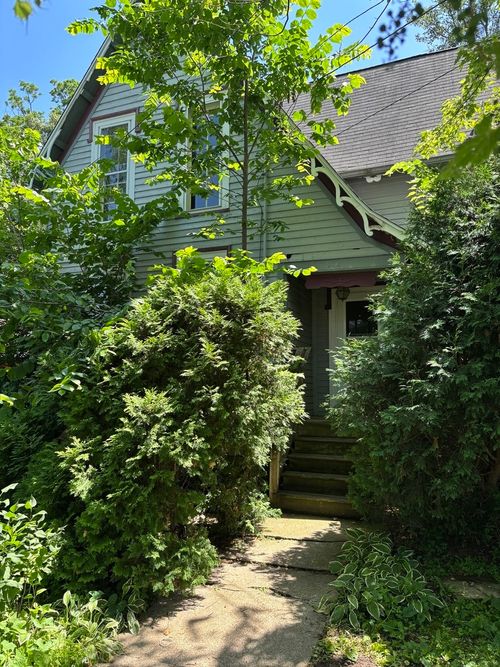 114 E Brown St, West Chicago, IL, 60185-3504 | Card Image