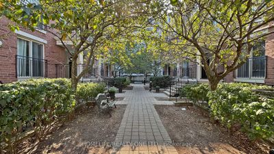 914 - 16 Laidlaw St, Condo with 2 bedrooms, 2 bathrooms and 1 parking in Toronto ON | Image 2