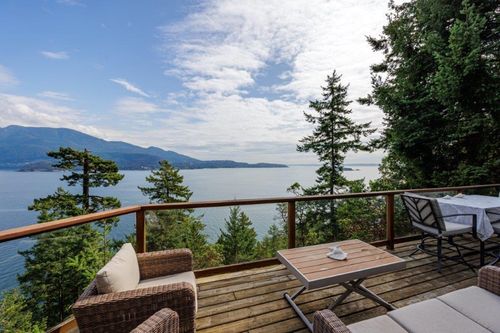 653 Cliff Rd, Bowen Island, BC, V0N1G1 | Card Image