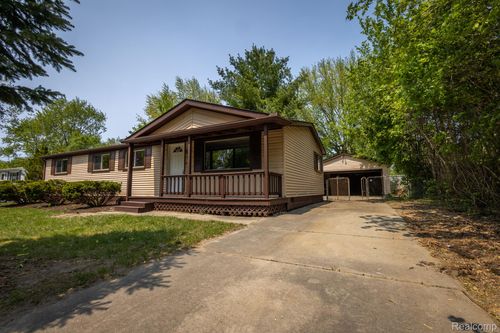 420 6th St, Marysville, MI, 48040-1204 | Card Image