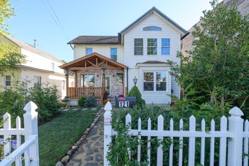 121 Catherine St, Red Bank, NJ, 07701-1242 | Card Image