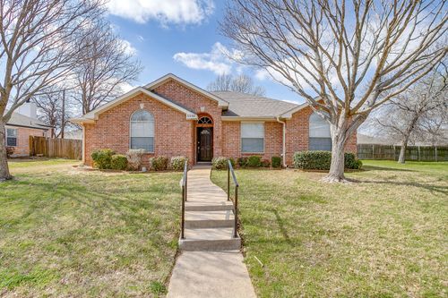 5518 Chimney Rock Dr, Arlington, TX, 76017-3027 | Card Image