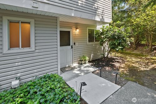 d4-18910 Bothell Everett Hwy, Bothell, WA, 98012-5212 | Card Image