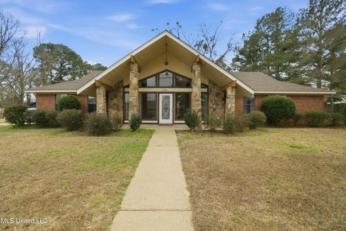 1120 4th St Se, Magee, MS, 39111-3838 | Card Image