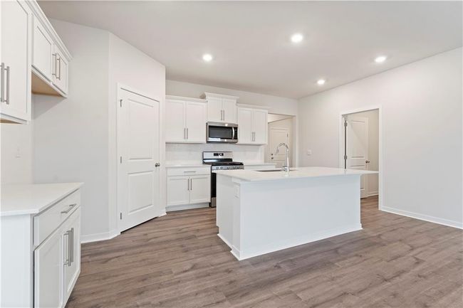 2204 Creek View Ln, House other with 4 bedrooms, 3 bathrooms and null parking in Raymore MO | Image 6