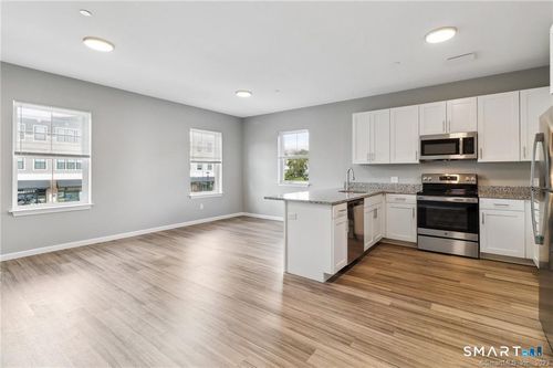 203-10 Steele Blvd, Berlin, CT, 06037-2364 | Card Image