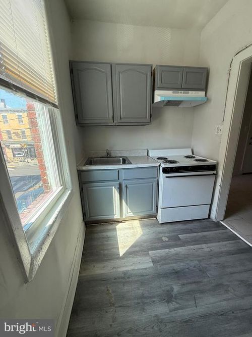 fl-2r-2901 N 5th St, PHILADELPHIA, PA, 19133-2828 | Card Image