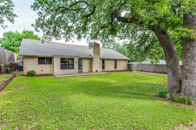 104 Ne Rosamond St, House other with 3 bedrooms, 2 bathrooms and null parking in Burleson TX | Image 25